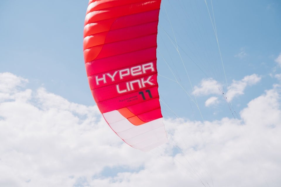 HYPERLINK V4 I FOIL KITE FOR WATER AND SNOW